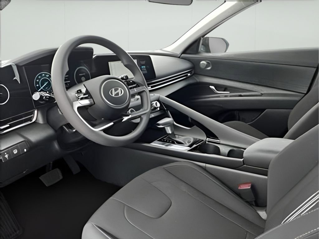 Used 2025 Hyundai Elantra Blue image 24