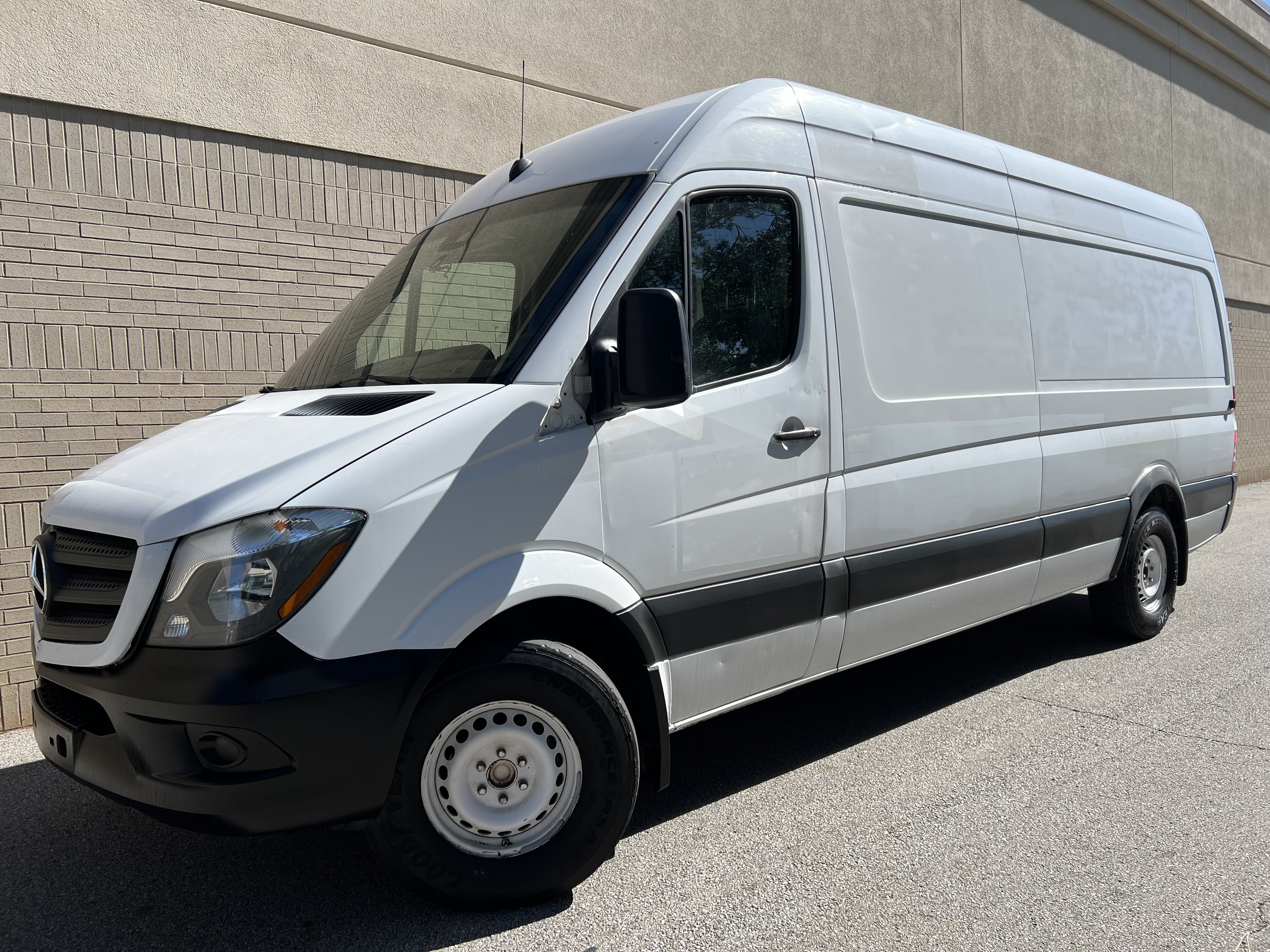 Used 2016 Mercedes-Benz Sprinter 2500 image 2