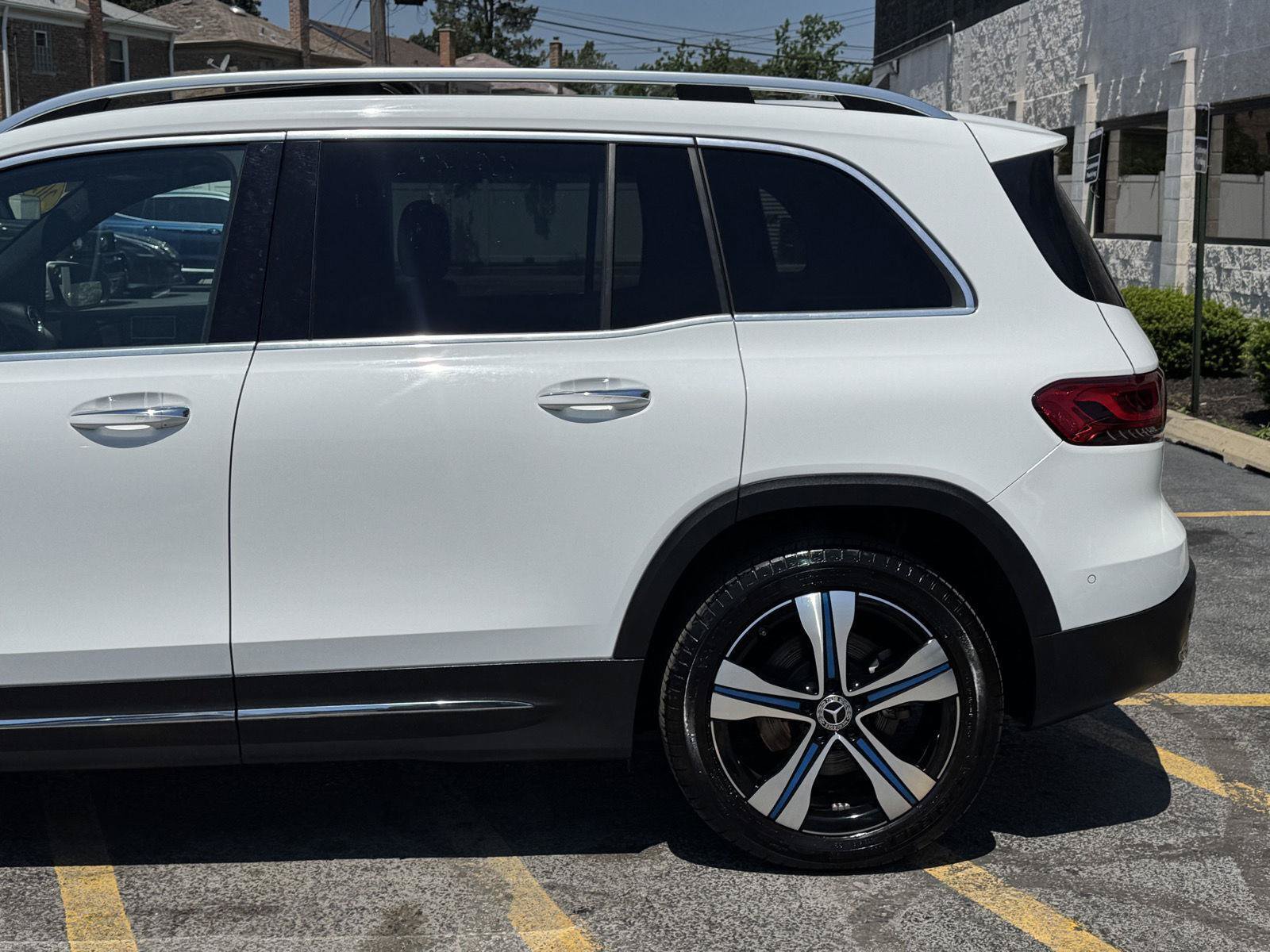 Used 2023 Mercedes-Benz EQB 350 4MATIC SUV w/ Exclusive Package image 7