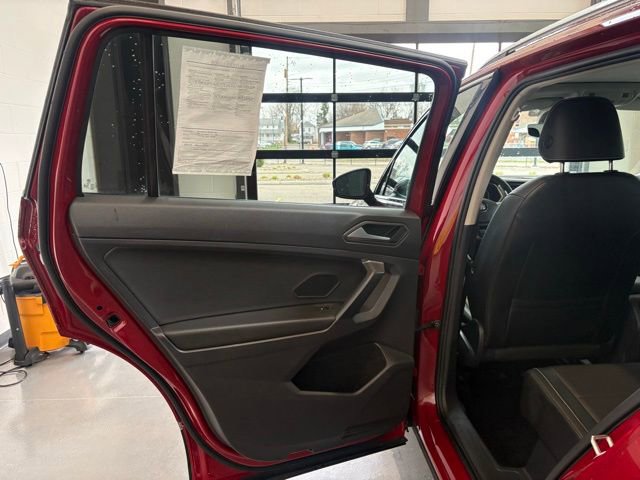 Used 2021 Volkswagen Tiguan SEL w/ 3rd Row Seat Package image 15