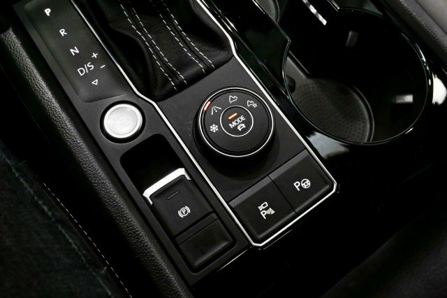 Used 2022 Volkswagen Atlas Cross Sport SEL Premium R-Line image 37