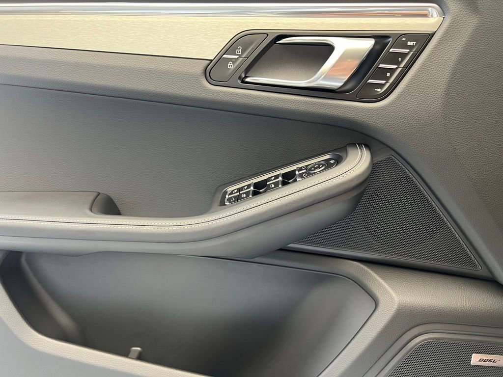 Certified 2025 Porsche Macan Turbo image 19