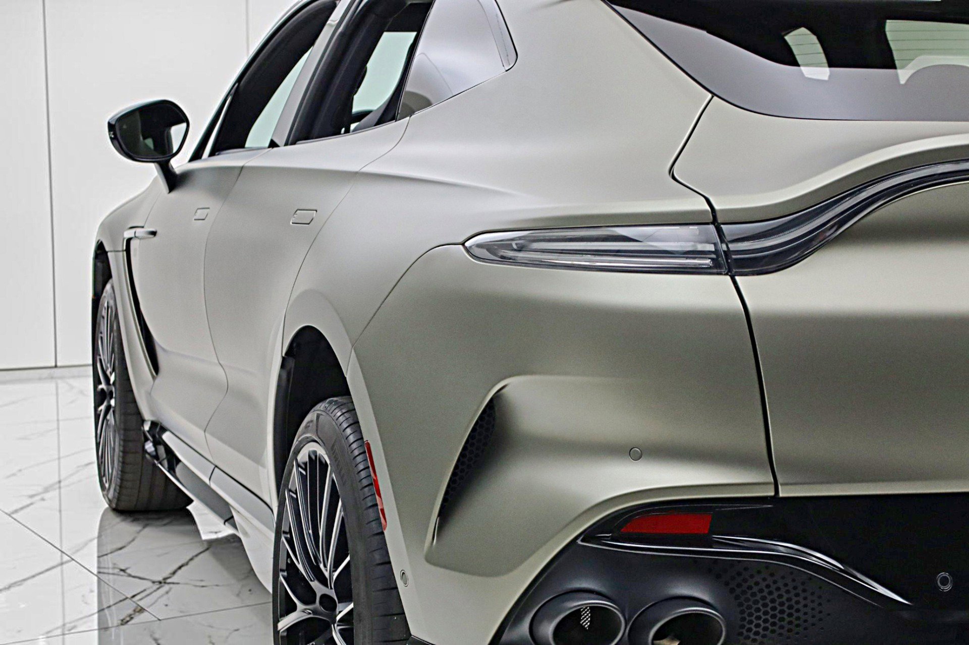 Used 2023 Aston Martin DBX 707 image 9