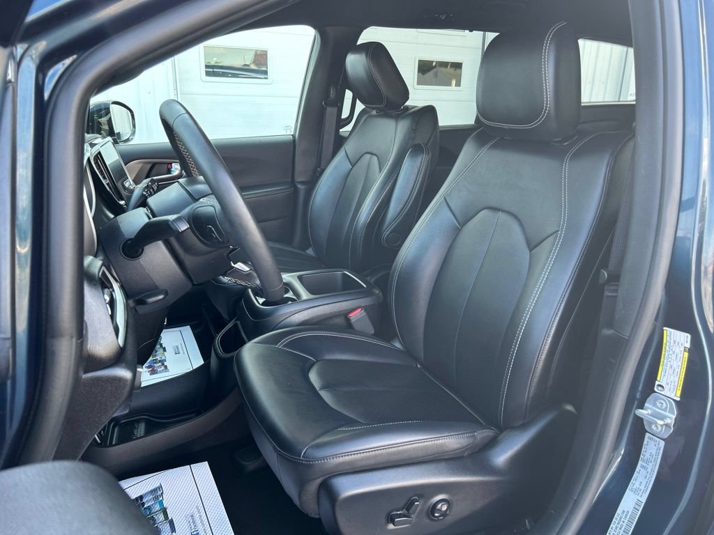 Used 2025 Chrysler Pacifica Select FWD image 17