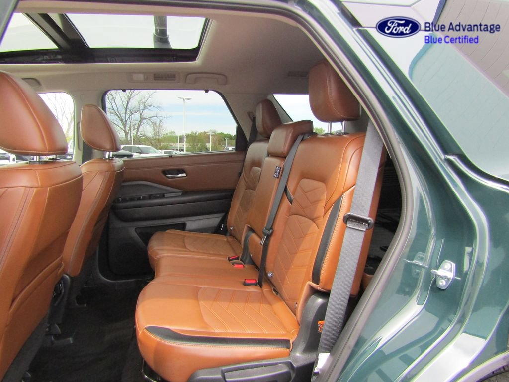 Used 2025 Nissan Pathfinder Platinum w/ Cargo Package AWD/4WD image 19