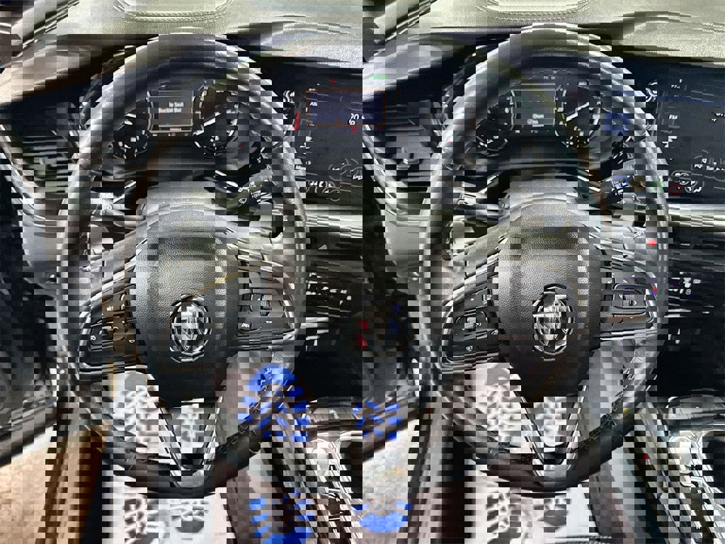 Used 2023 Buick Envision Preferred image 17