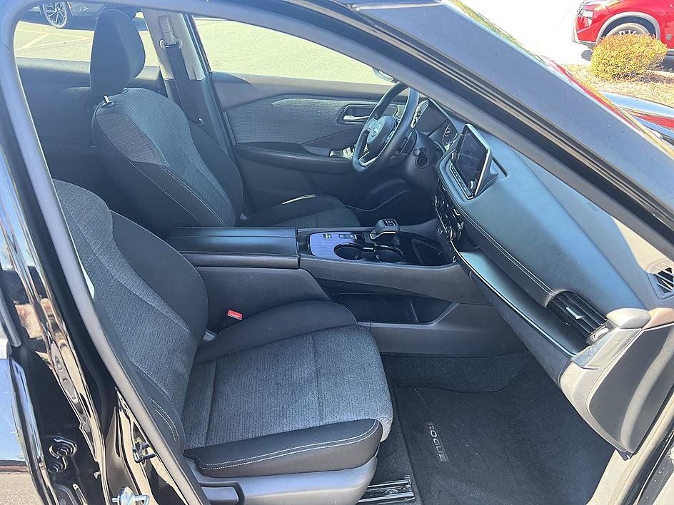 Used 2022 Nissan Rogue SV FWD image 17
