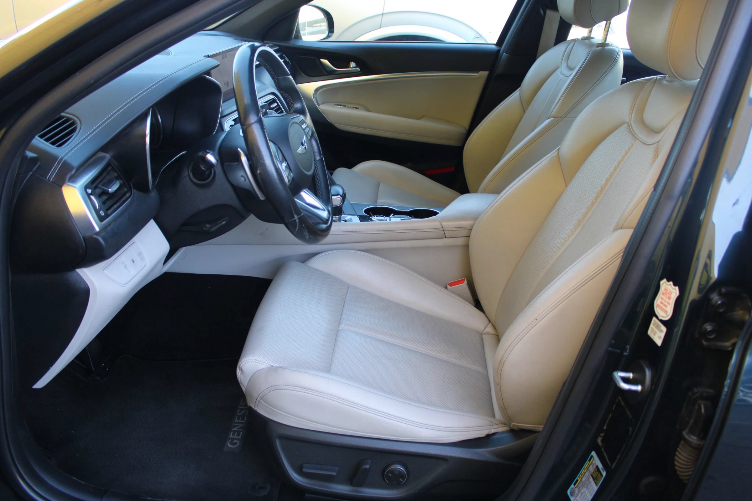 Used 2022 Genesis G70 2.0T RWD image 8