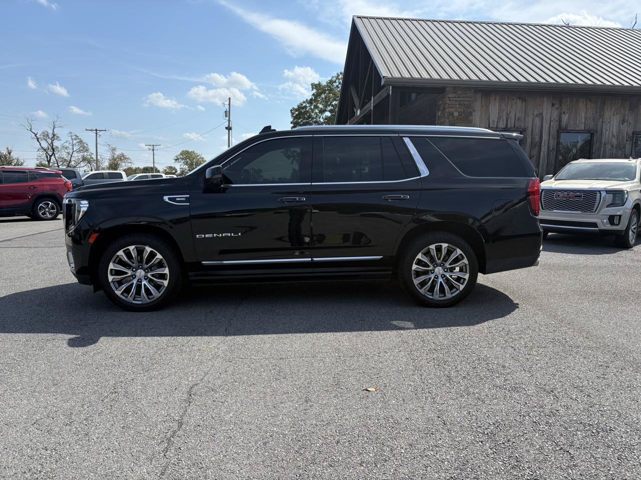 Used 2021 GMC Yukon Denali w/ Denali Ultimate Package AWD/4WD image 3
