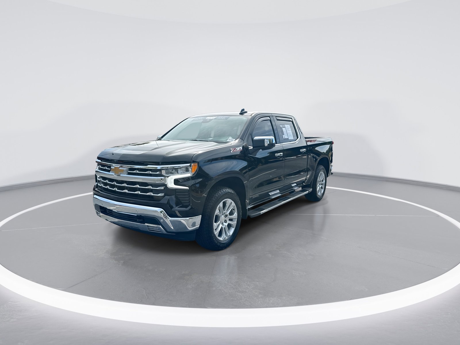 Used 2023 Chevrolet Silverado 1500 LTZ AWD/4WD image 5