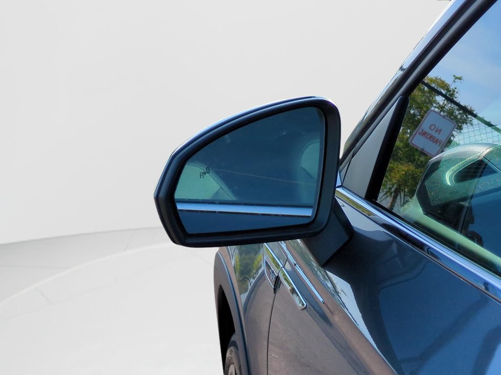 Used 2022 Volkswagen Taos SEL w/ Panoramic Sunroof Package AWD/4WD image 27