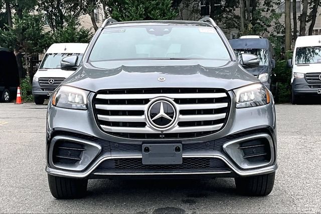 Used 2025 Mercedes-Benz GLS 450 4MATIC image 2