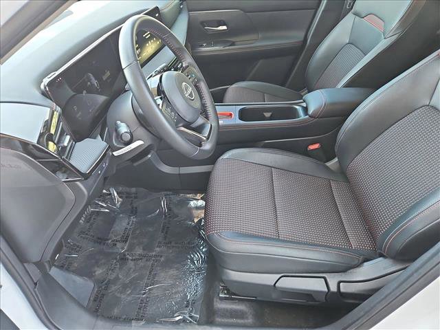 Certified 2025 Nissan Kicks SR FWD image 21