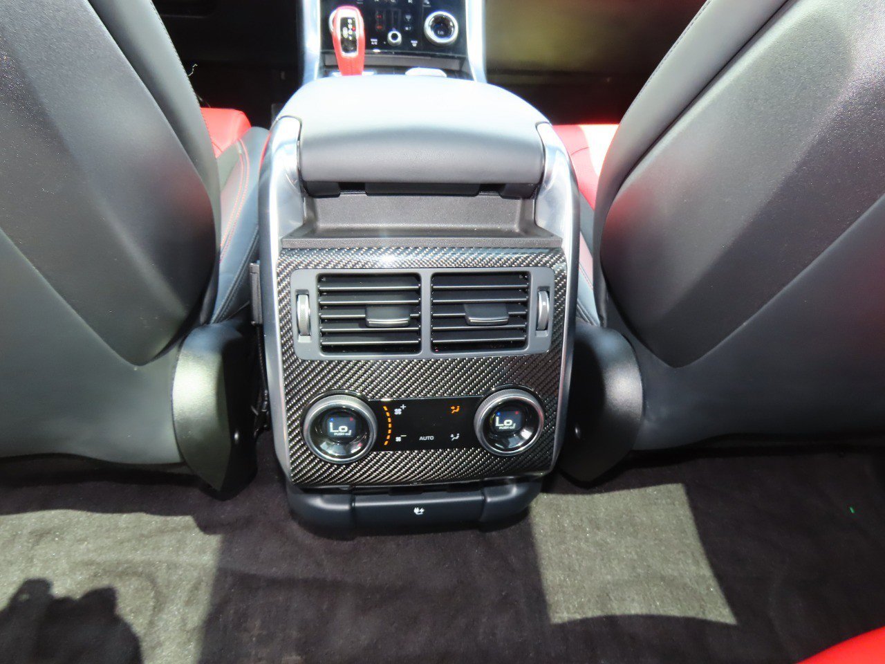 Used 2021 Land Rover Range Rover Sport SVR Carbon Edition image 25