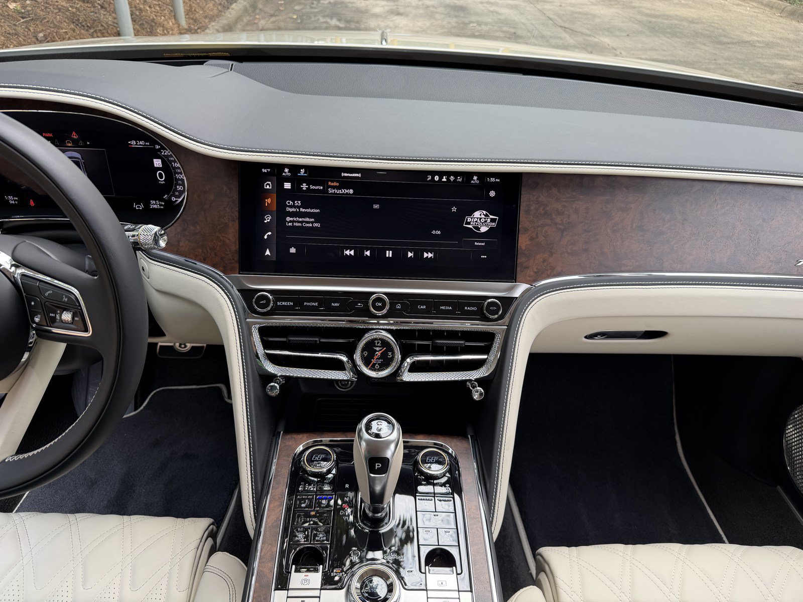 Used 2026 Bentley Flying Spur Azure AWD/4WD image 4