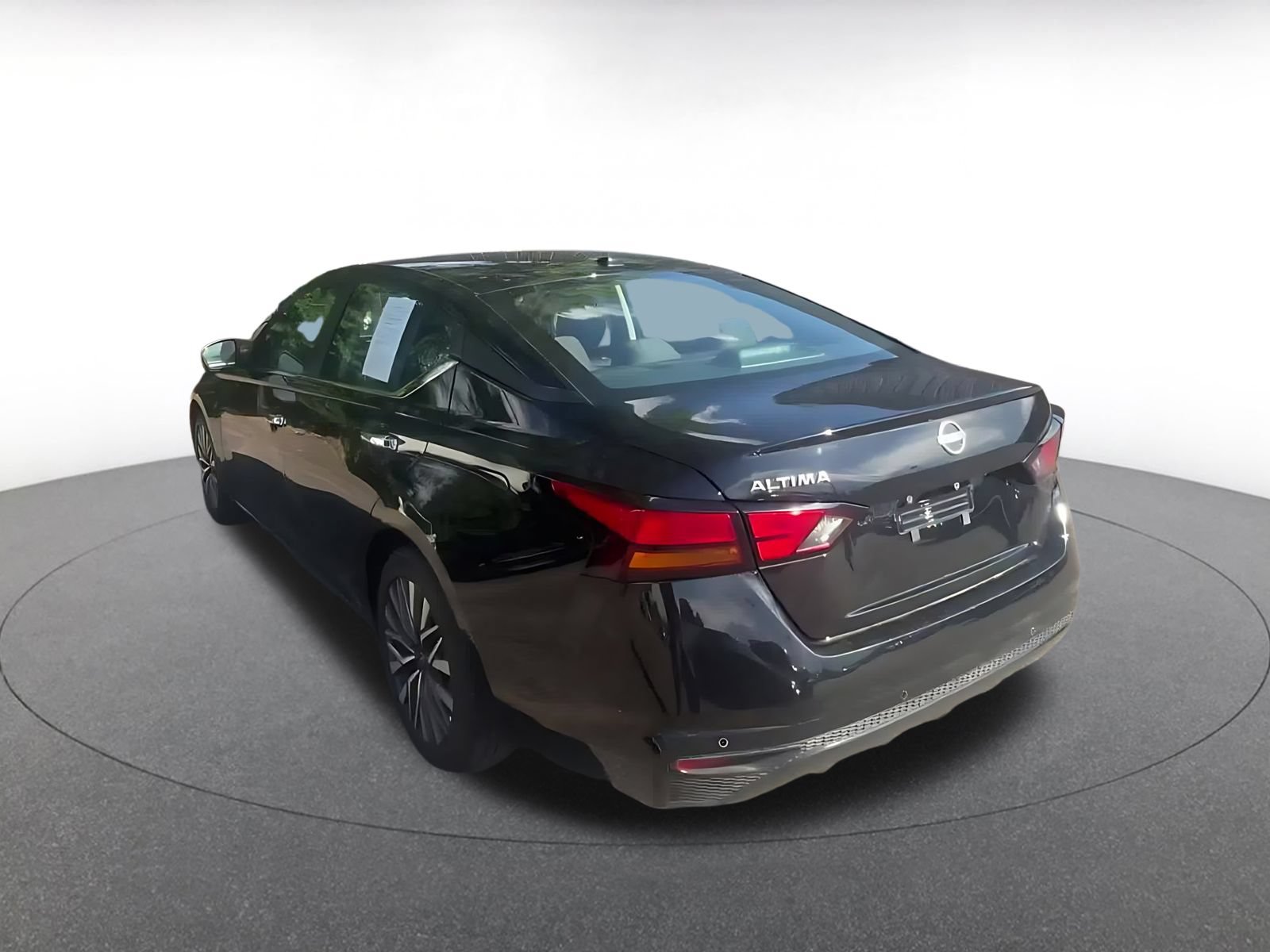 Used 2025 Nissan Altima 2.5 SV FWD image 10