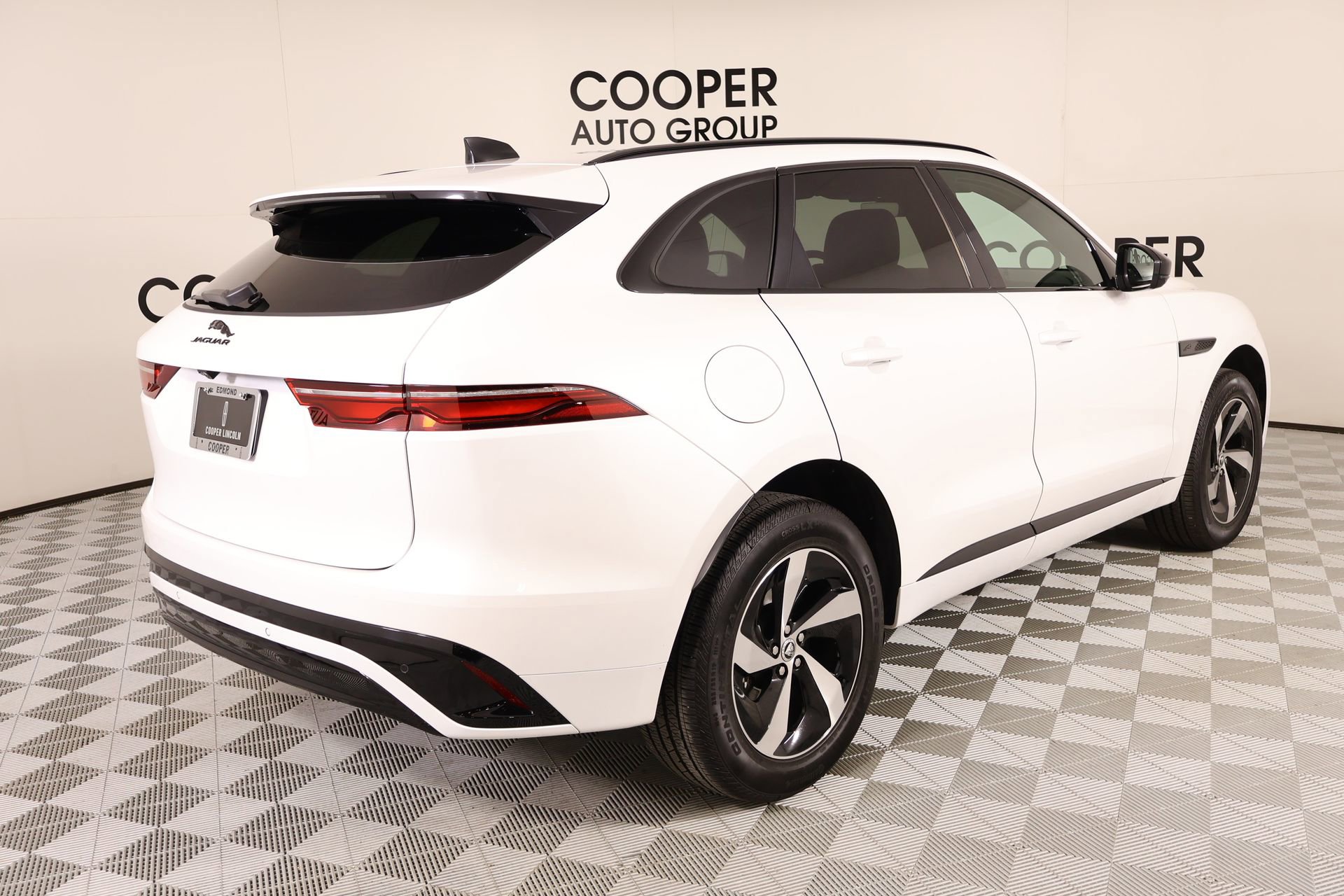 Used 2025 Jaguar F-PACE R-Dynamic S image 23