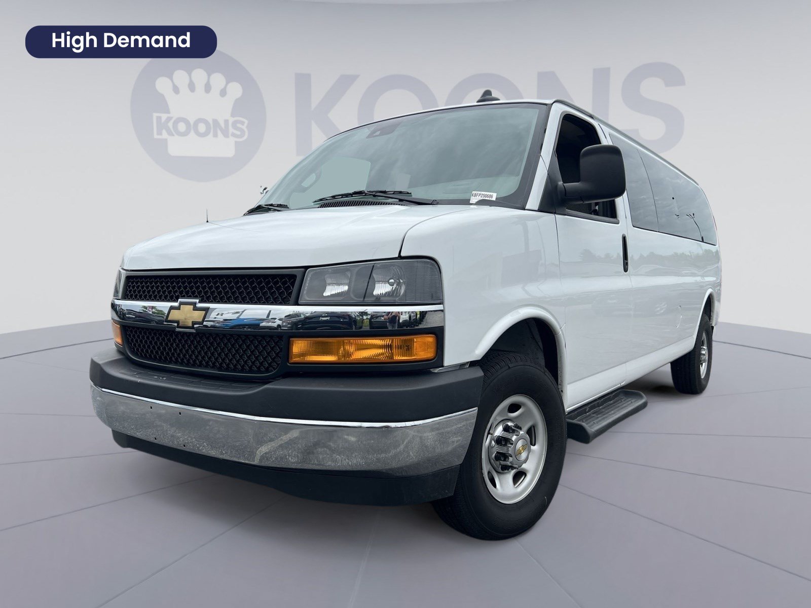 Used 2025 Chevrolet Express 3500 LT w/ LT Preferred Equipment Group RWD image 1
