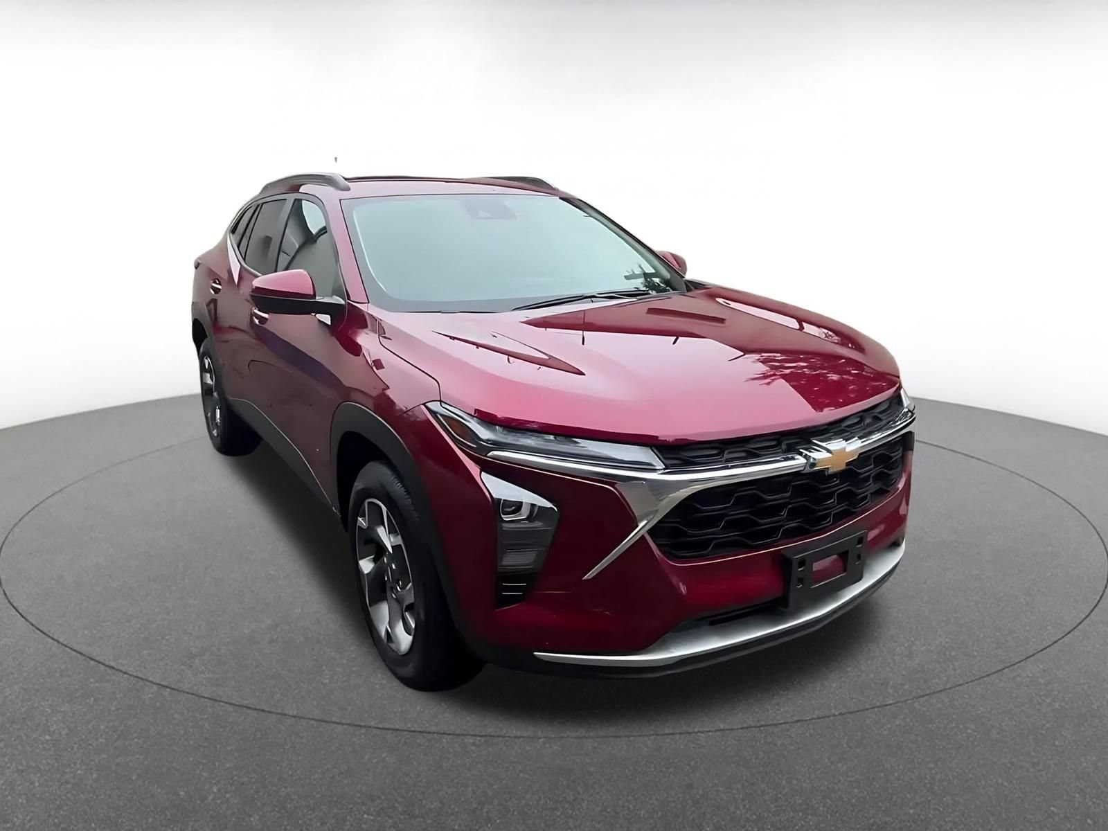 Used 2025 Chevrolet Trax LT w/ LT Convenience Package FWD image 3