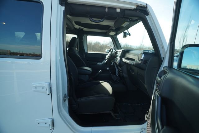 Used 2015 Jeep Wrangler Unlimited Sahara w/ Dual Top Group image 19