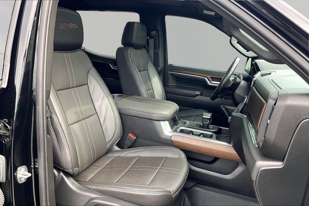 Used 2023 Chevrolet Silverado 1500 High Country w/ High Country Premium Package AWD/4WD image 33