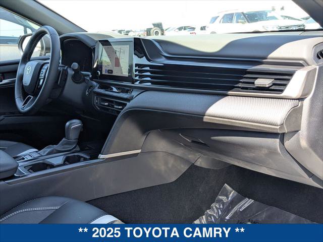Used 2025 Toyota Camry SE w/ Convenience Package image 23