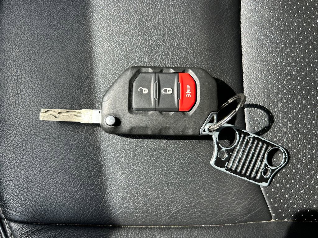 Used 2018 Jeep Wrangler Unlimited Rubicon AWD/4WD image 32