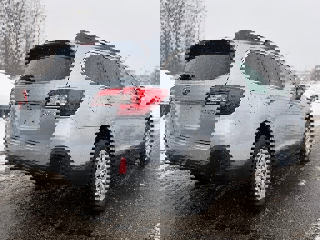 Used 2019 Subaru Outback 2.5i image 6