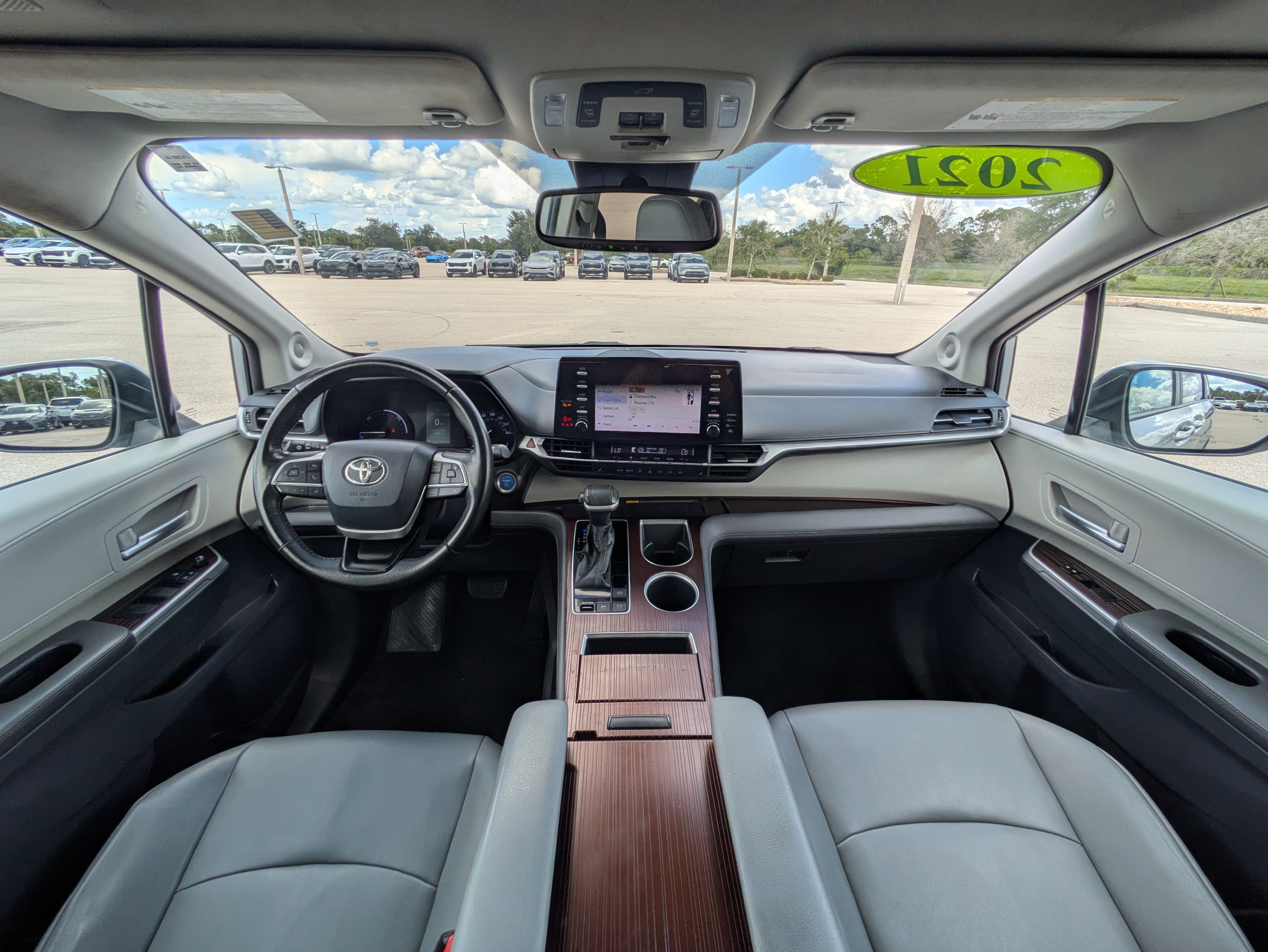 Used 2021 Toyota Sienna XLE w/ XLE Plus Package FWD image 34
