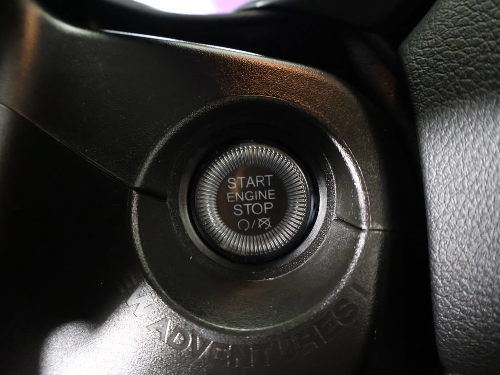 Used 2023 Jeep Renegade Latitude AWD/4WD image 37