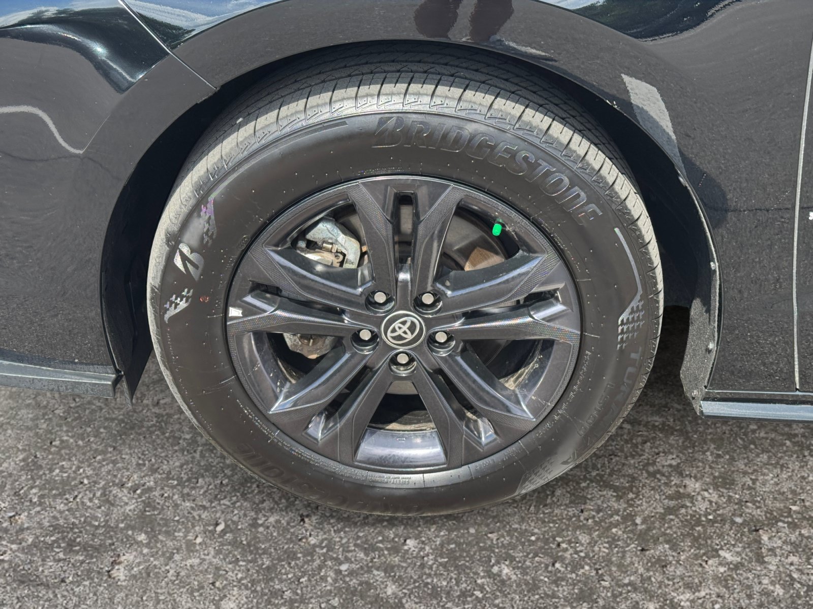 Used 2025 Toyota Sienna XSE AWD/4WD image 15