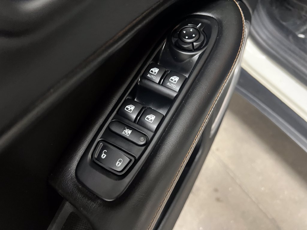 Used 2018 Jeep Compass Sport w/ Tech Group FWD image 12