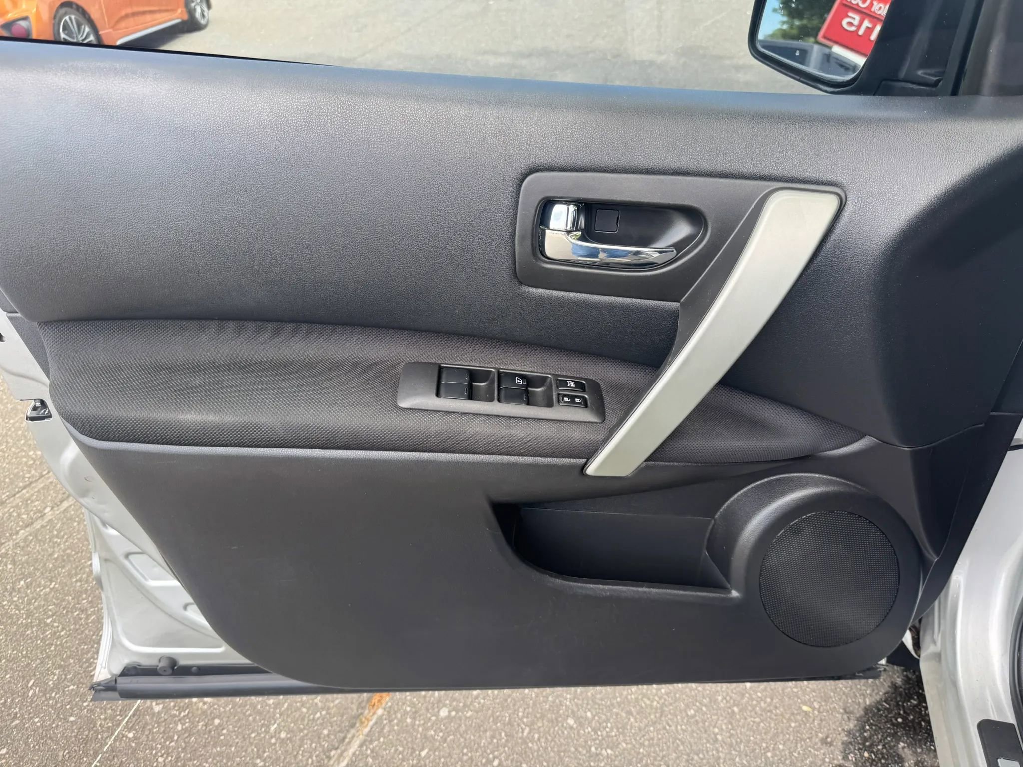 Used 2015 Nissan Rogue S image 16