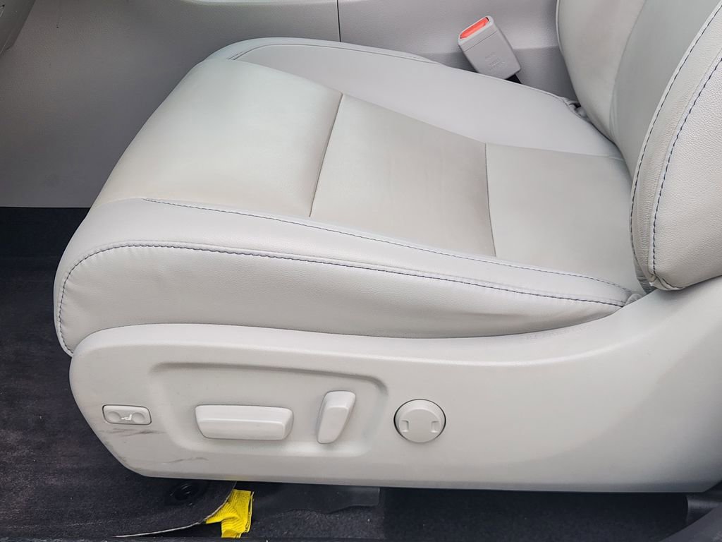 Used 2019 Toyota Highlander XLE image 23