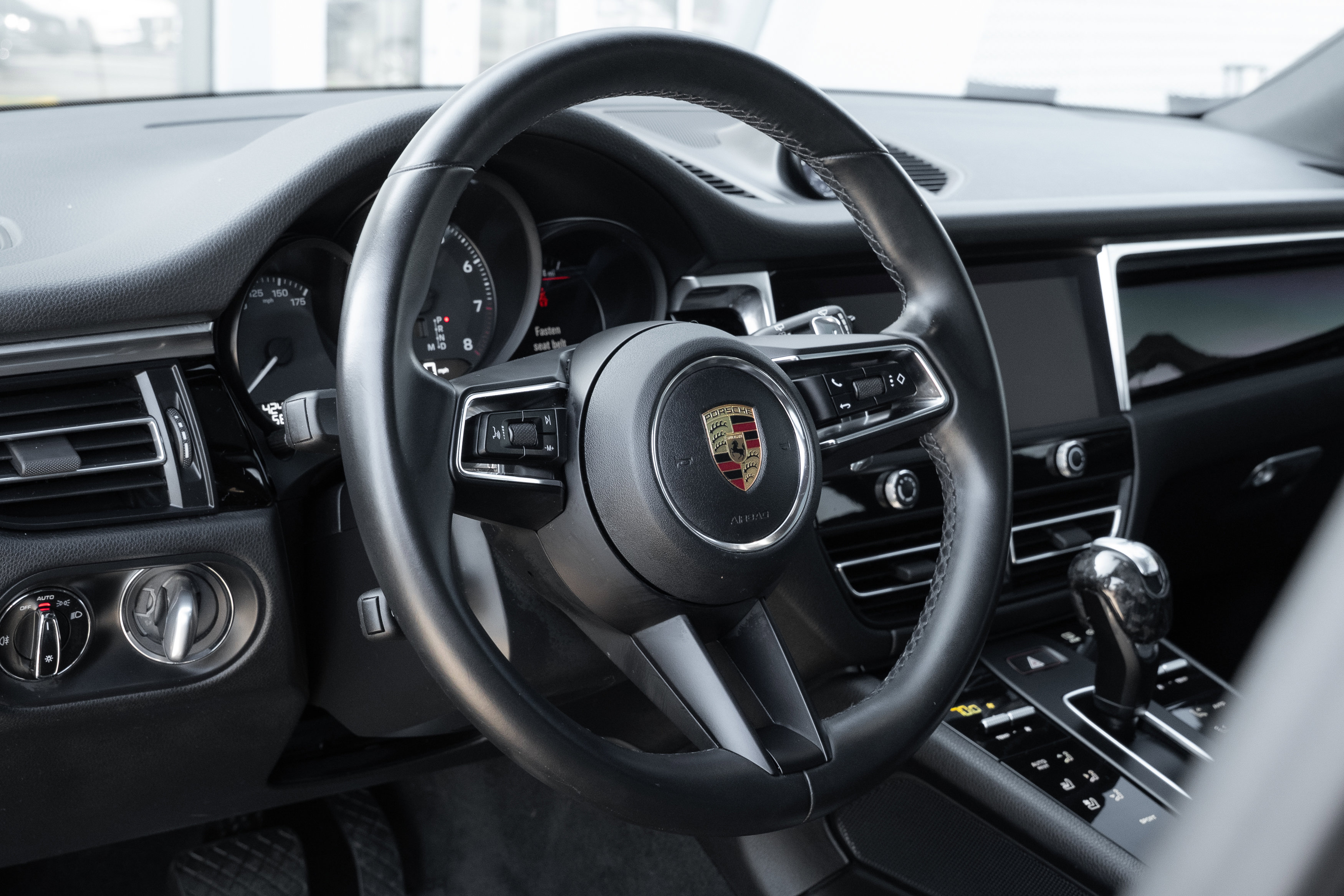 Used 2022 Porsche Macan image 11