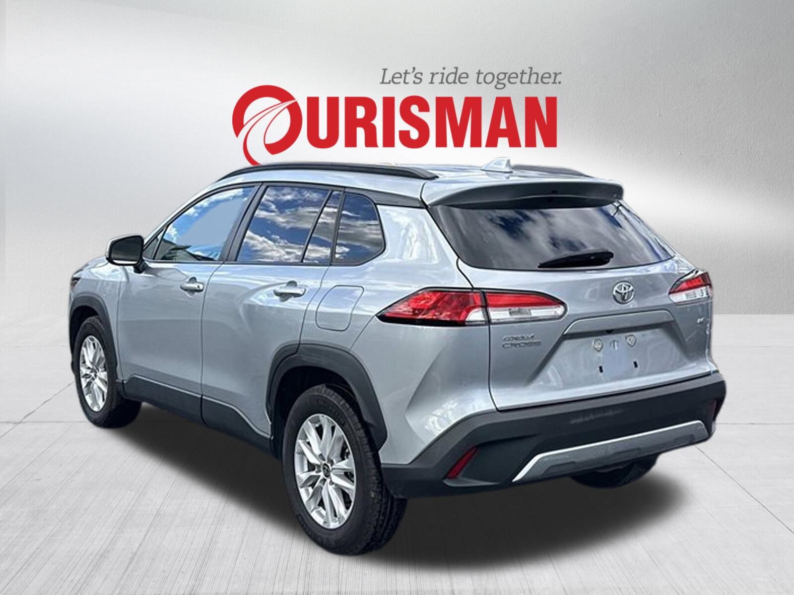 Used 2024 Toyota Corolla Cross LE image 4