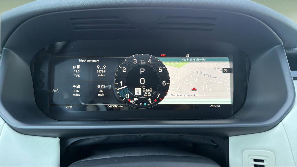 Used 2025 Land Rover Discovery S image 10