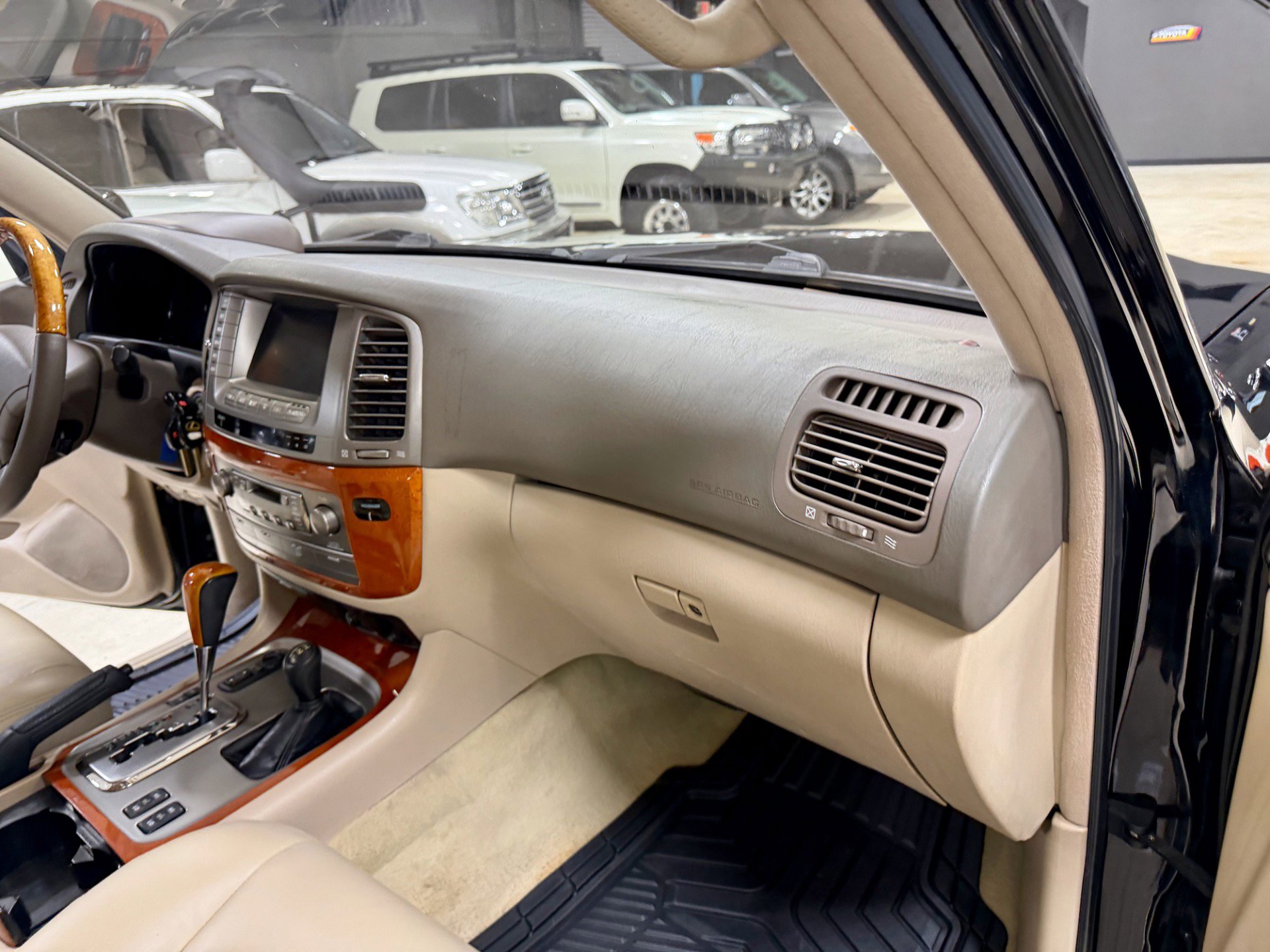 Used 2003 Lexus LX 470 4WD image 16