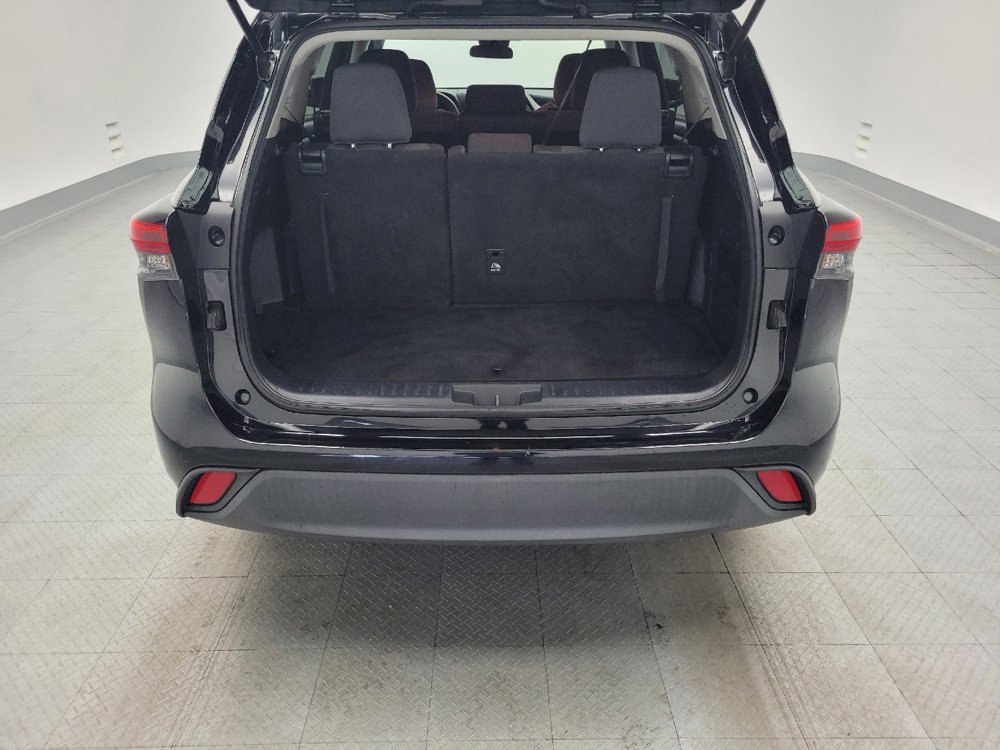 Used 2021 Toyota Highlander L FWD image 29
