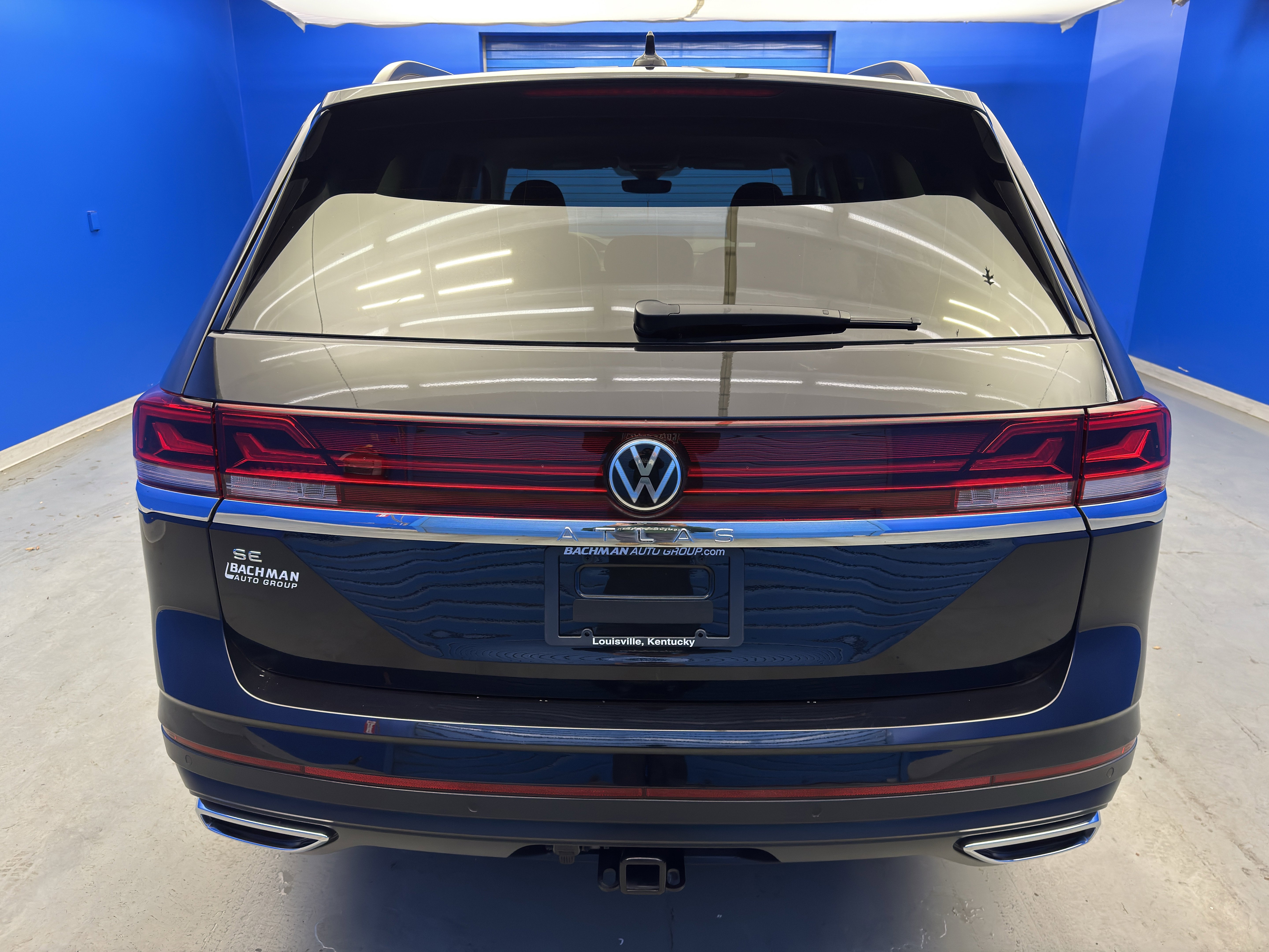 Certified 2025 Volkswagen Atlas SE w/ Black Wheel Package image 6