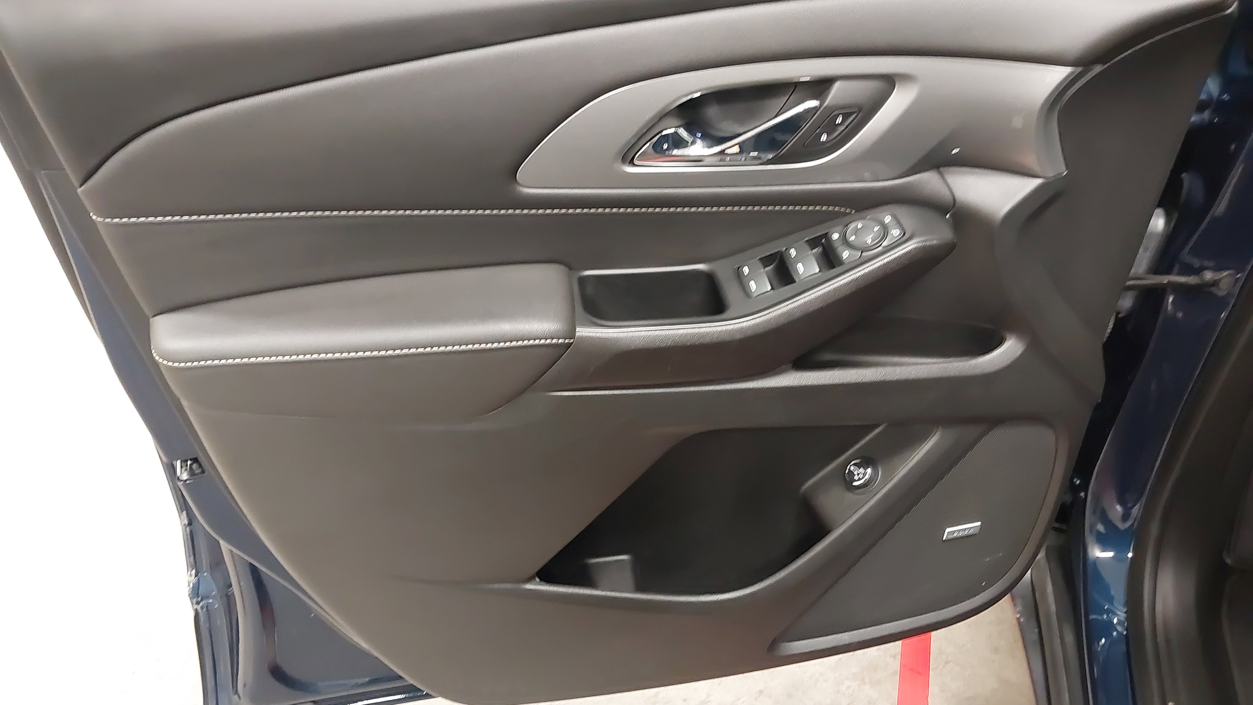 Used 2023 Chevrolet Traverse LT w/ LT Premium Package image 24