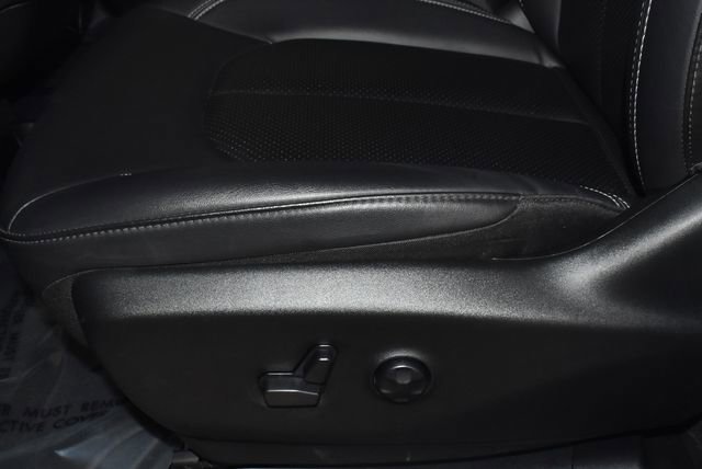 Certified 2025 Chrysler Pacifica Select image 13