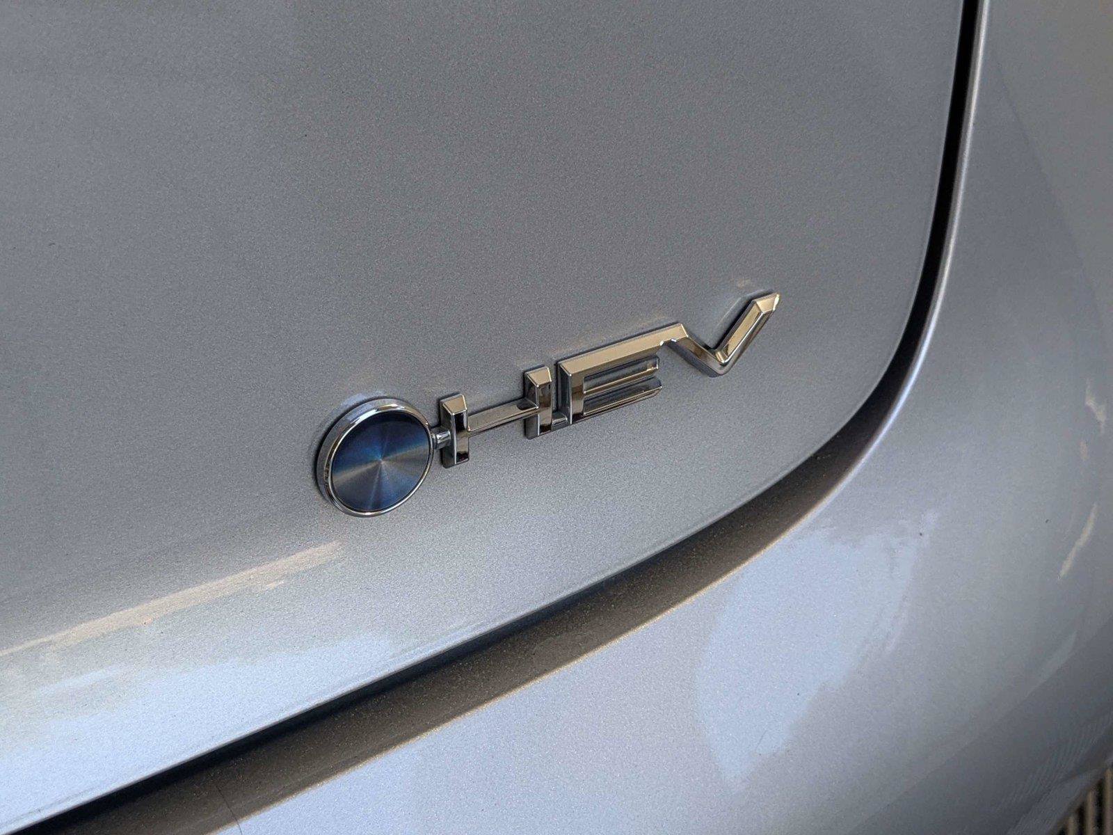 Certified 2025 Toyota Prius LE FWD image 8
