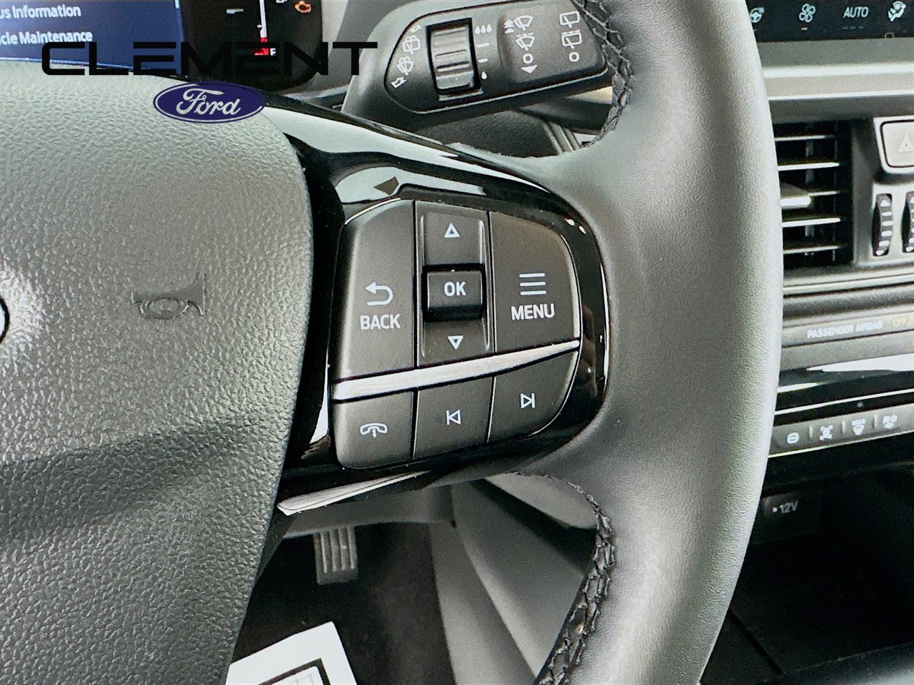 New 2025 Ford Escape SE w/ Class II Trailer Tow Package FWD image 16