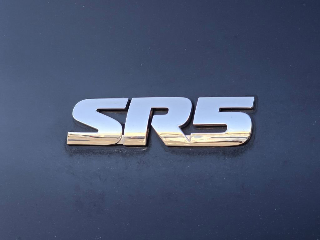 Used 2018 Toyota 4Runner SR5 AWD/4WD image 25