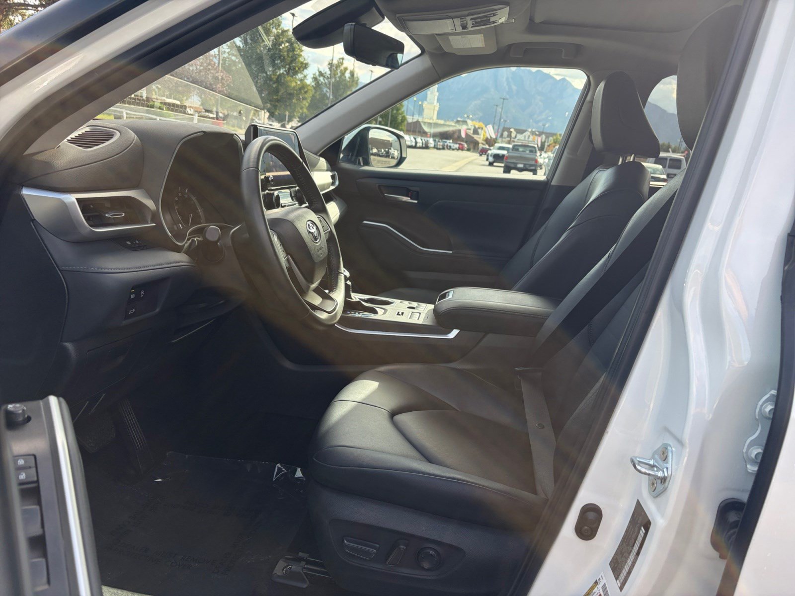Used 2026 Toyota Highlander XLE AWD/4WD image 11