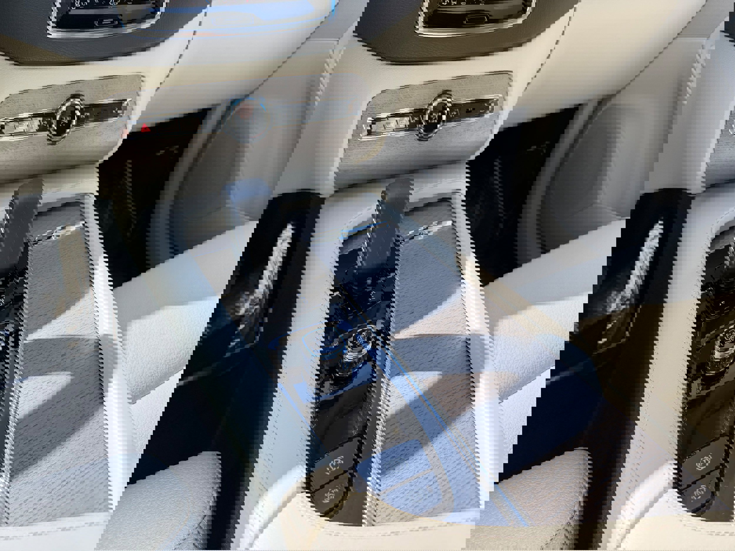 Certified 2024 Volvo XC90 B6 Plus w/ Protection Package Premier image 16