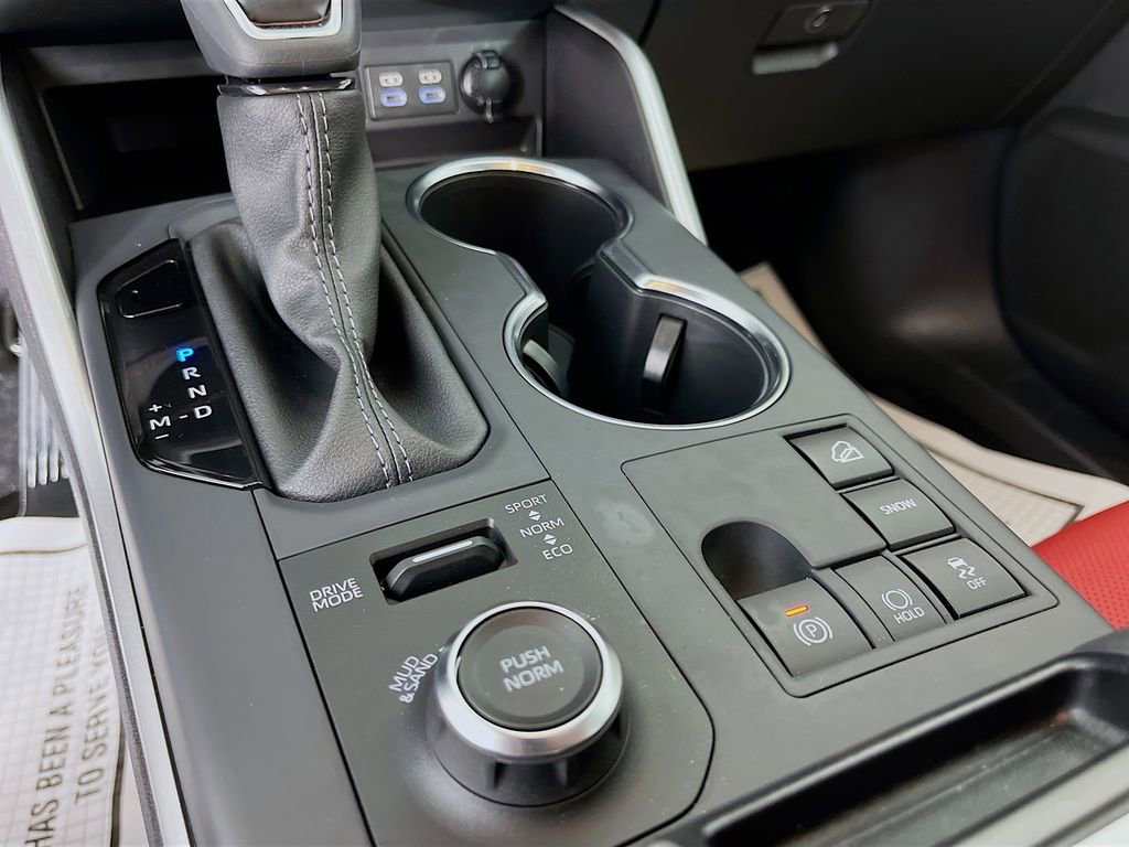 Used 2025 Toyota Highlander Limited AWD/4WD image 23