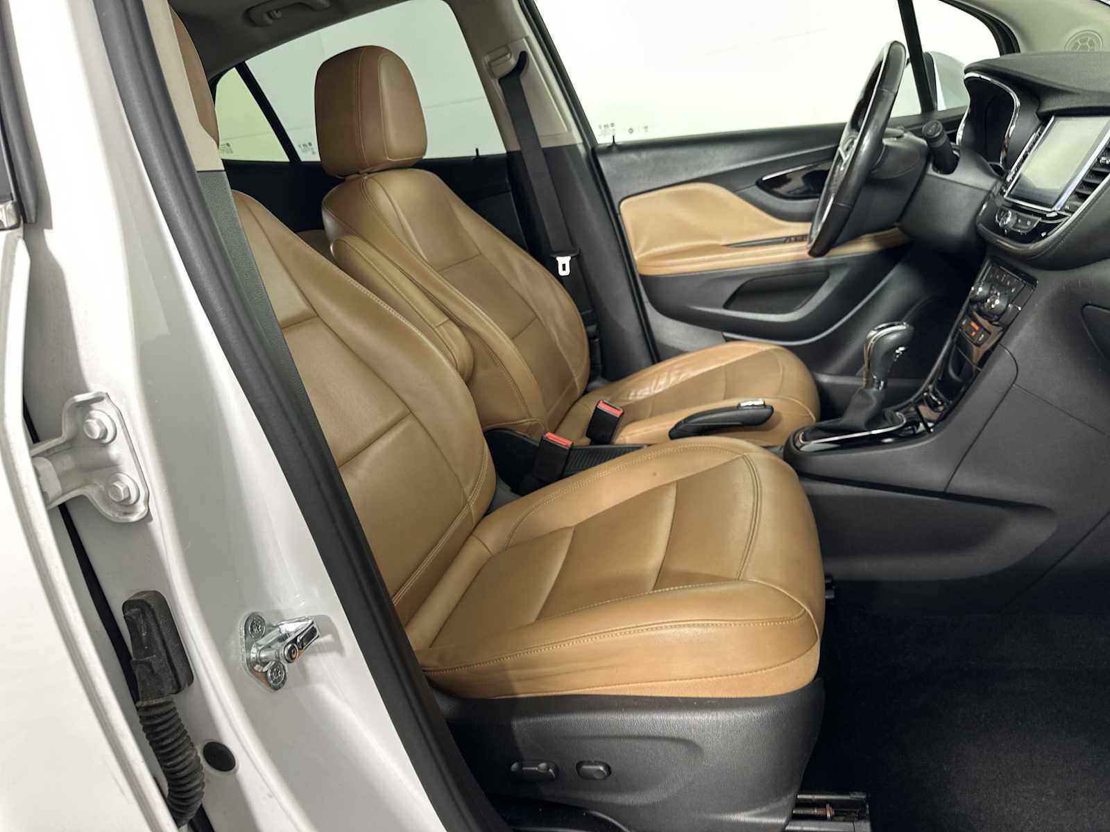 Used 2019 Buick Encore Essence w/ Experience Buick Package FWD image 27