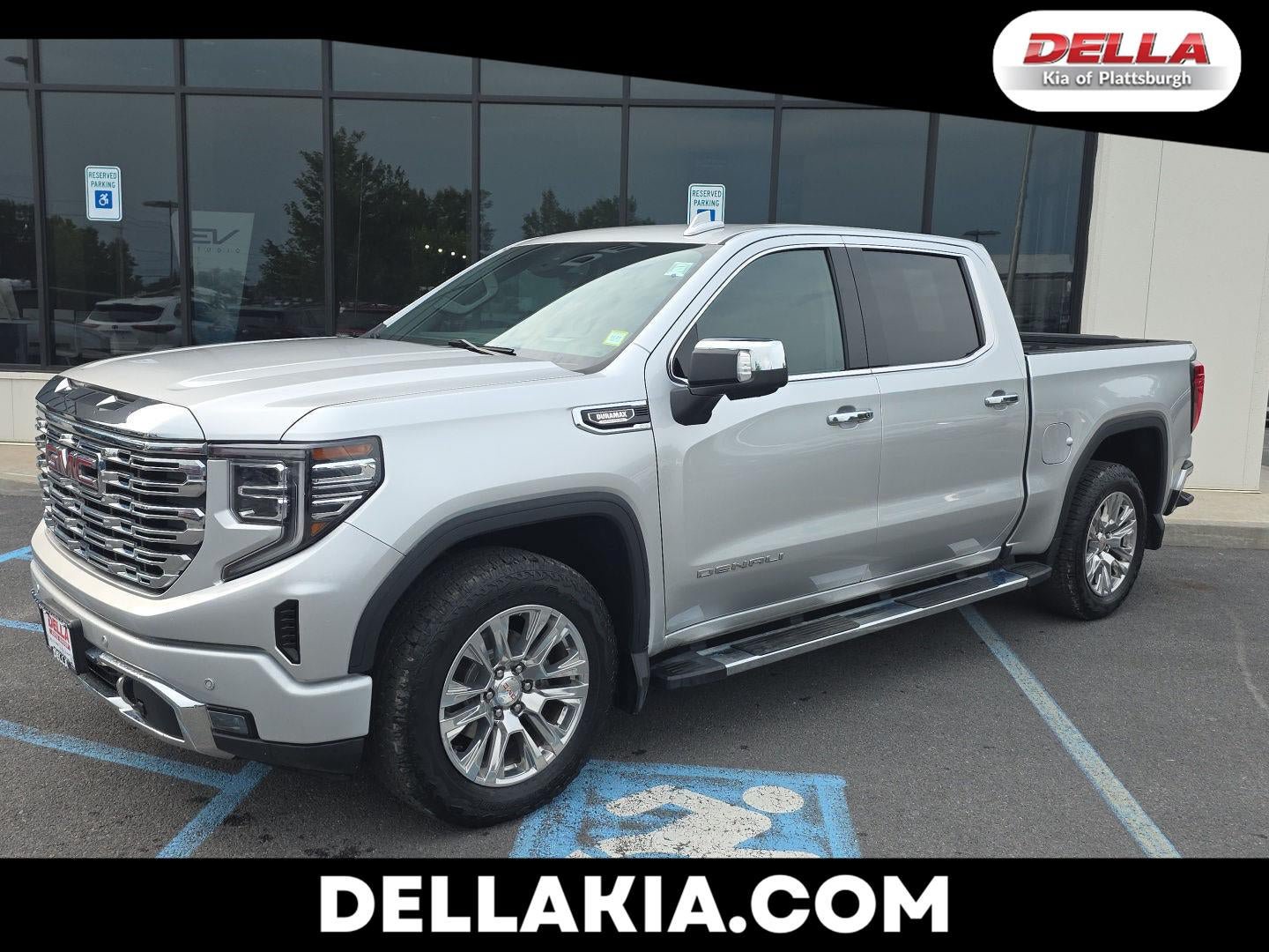 Used 2022 GMC Sierra 1500 Denali w/ Technology Package AWD/4WD image 1